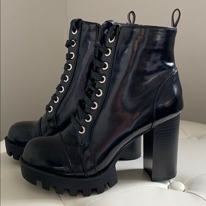 Stylish combat boots size 6